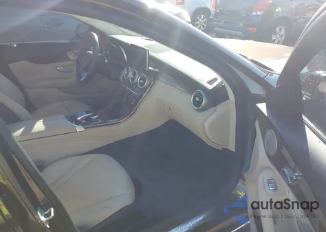 2015 Mercedes-Benz C 300 4Matic из США, поврежденный, VIN 55SWF4KB5FU081763